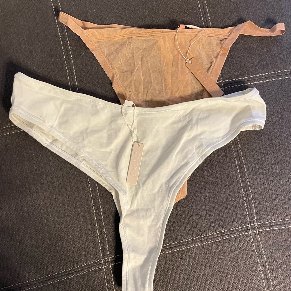 SKIMS NWT THONGS.  Size 3X